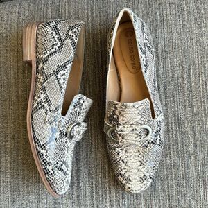 Corso Como Clarrah Women’s Gray Cream Leather Snakeskin Print Loafers Size 7M